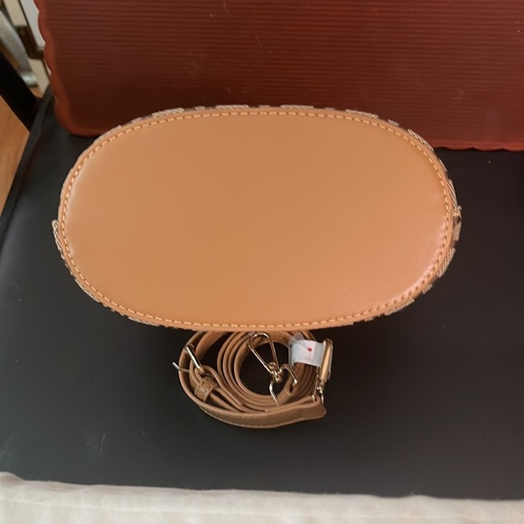 M mini bag w/ crossbody strap TAN - Picture 6 of 11